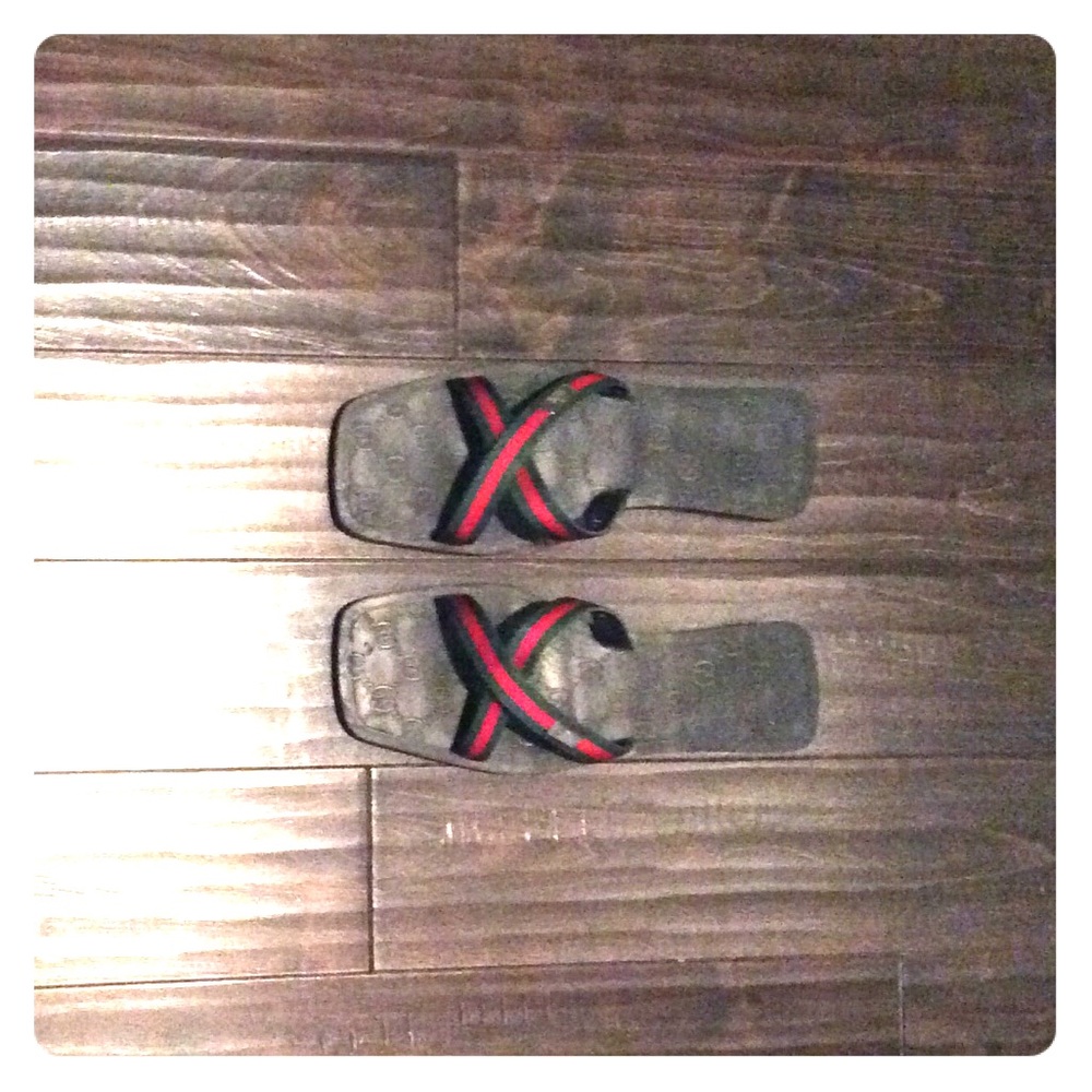 Authentic Gucci flat flip flops.